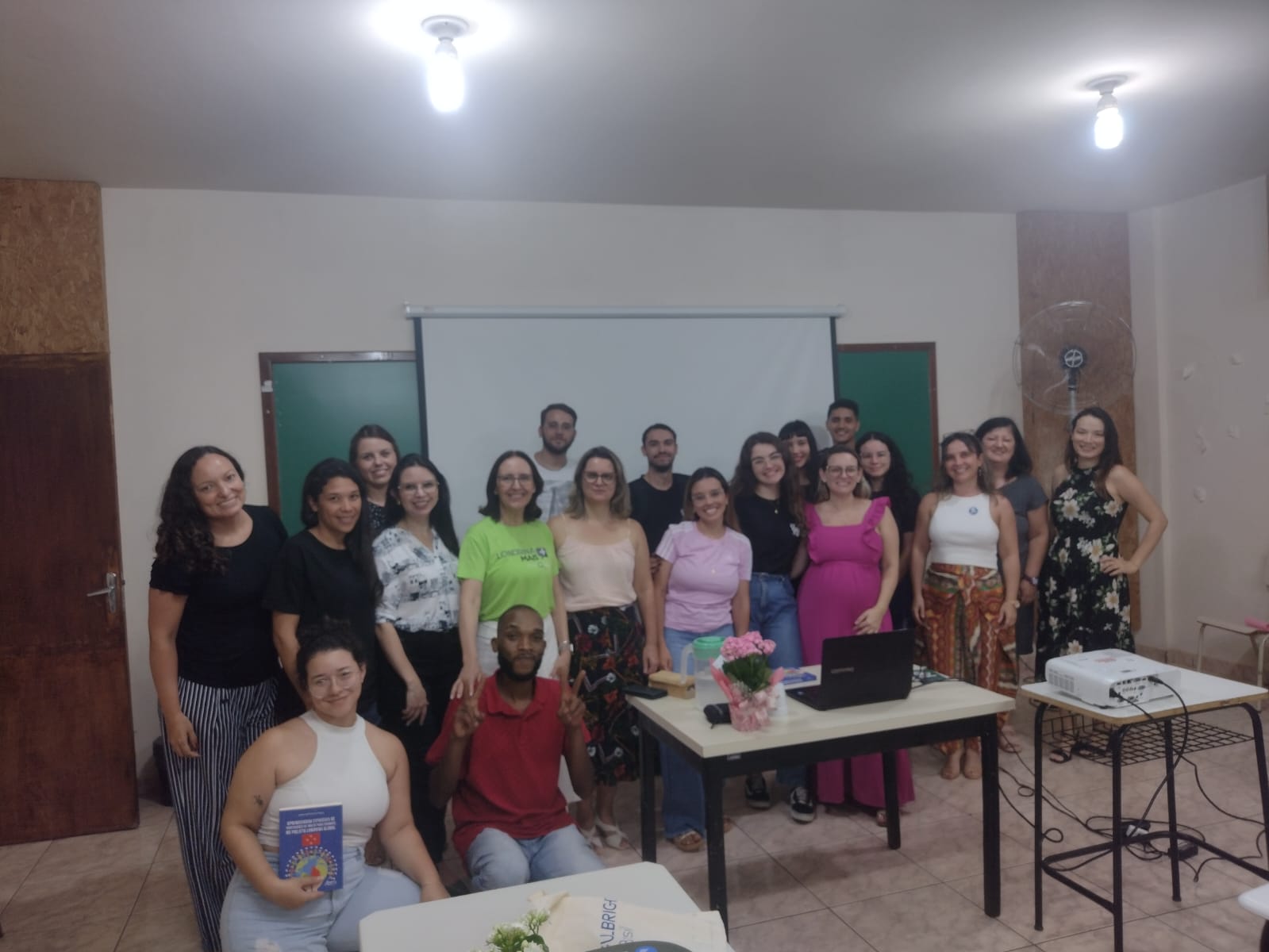 Roda de Conversa sobre Ensino de Língua Estrangeira para Crianças abre Seminário de Pesquisa do Curso de Letras Inglês Apucarana