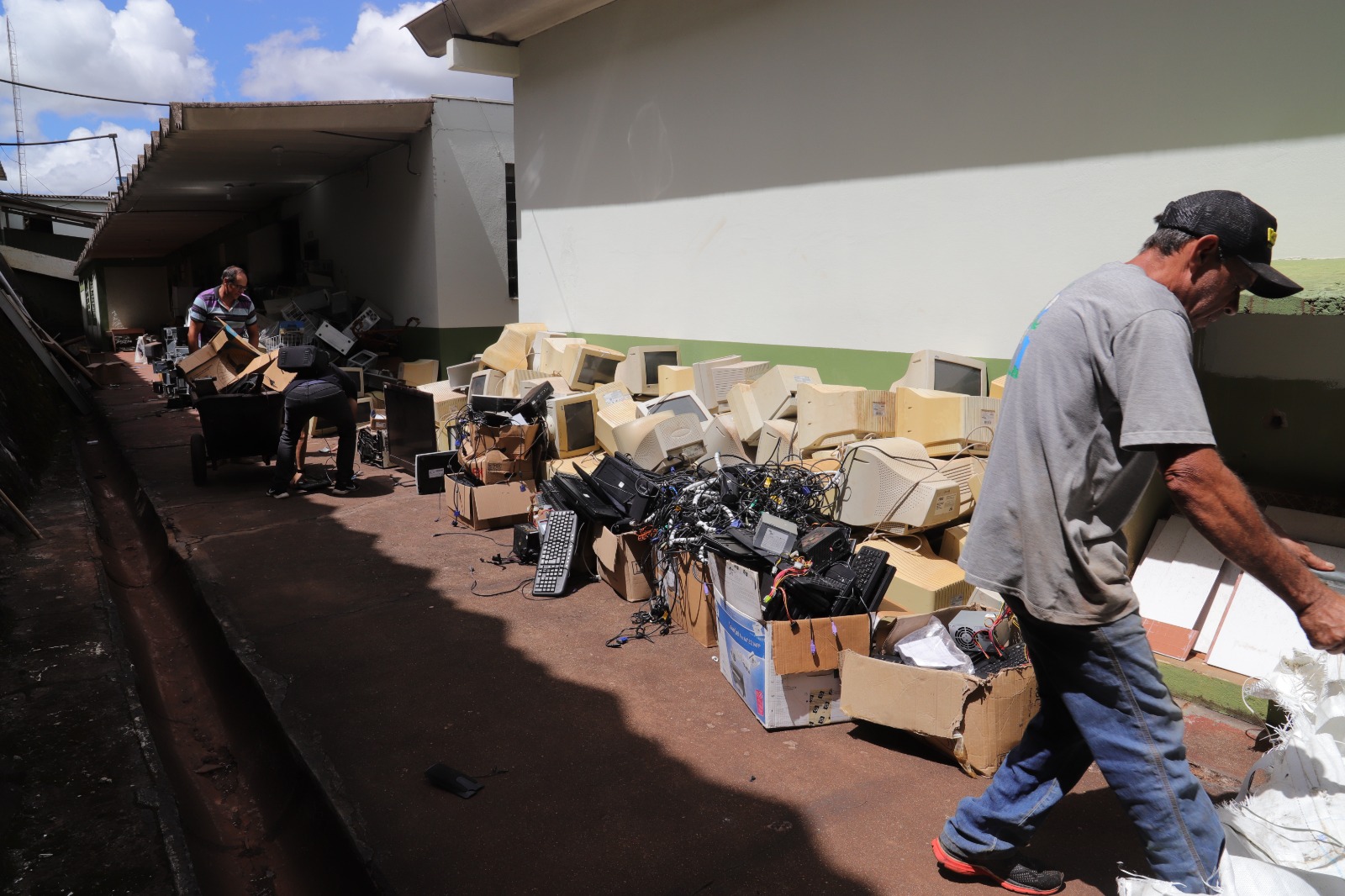  Unespar Campus de Apucarana realiza a doação de bens inservíveis 